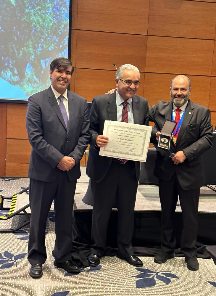 Sociedad de Neurocirugía de Chile distingue al doctor Rómulo Melo Facultad de Medicina